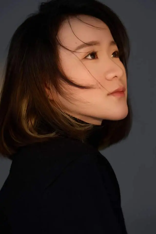 她正以高昂, https 她正以高昂, https