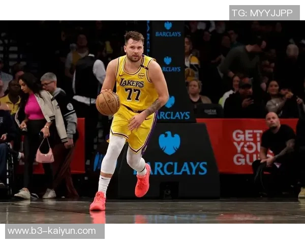 带队才能提高，与东契奇合作熟练，湖人后场大将总算有所发挥了？